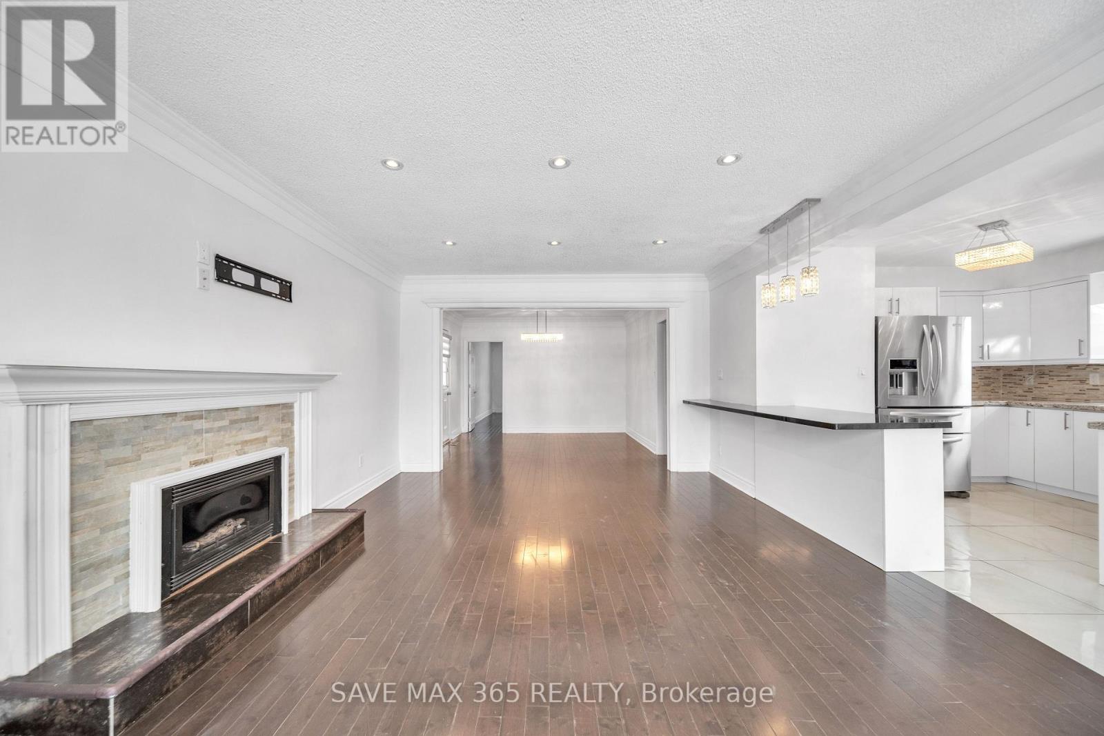 Main - 202 Renforth Drive, Toronto (Markland Wood), Ontario  M9C 2K7 - Photo 6 - W12838168