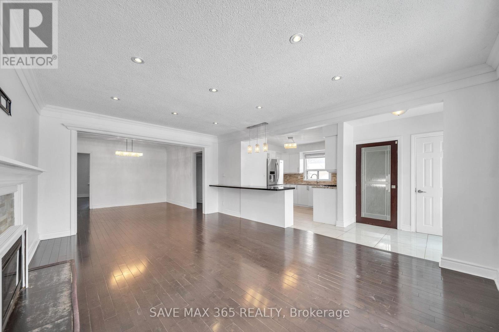 Main - 202 Renforth Drive, Toronto (Markland Wood), Ontario  M9C 2K7 - Photo 7 - W12838168