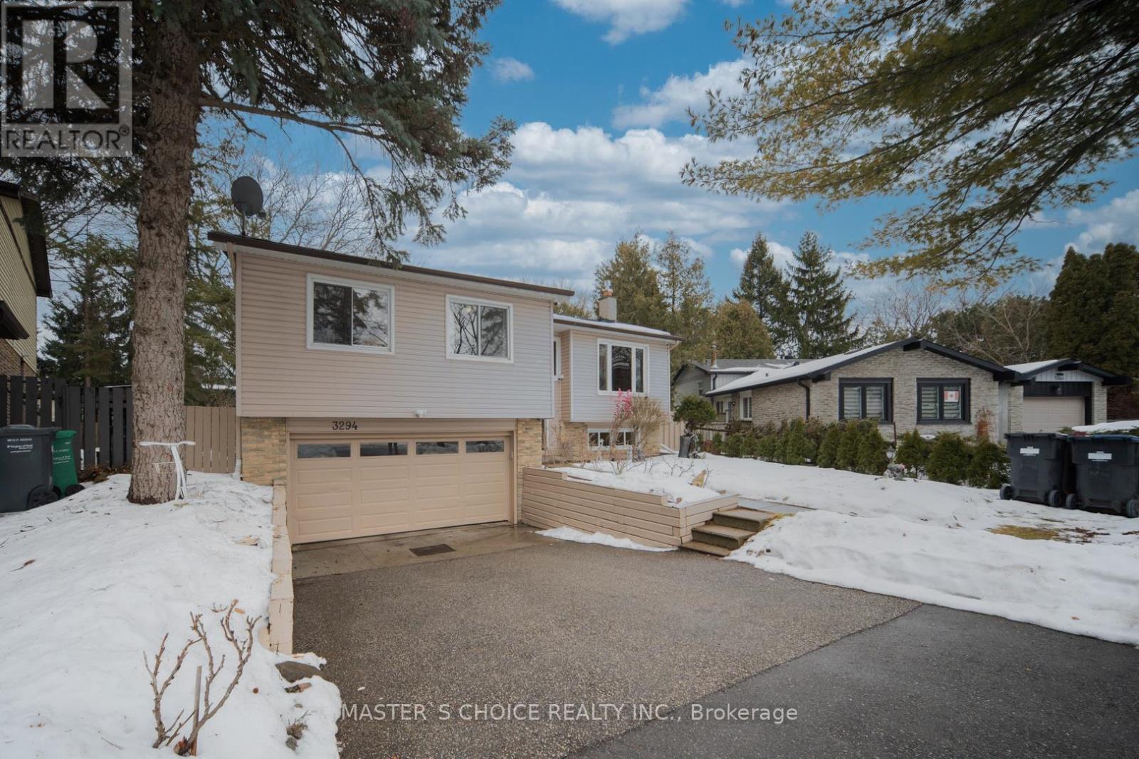 3294 Rhonda Valley Drive, Mississauga, Ontario  L5A 3E9 - Photo 2 - W12838262