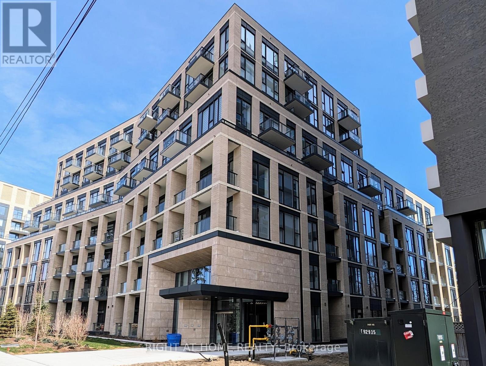 425 - 293 The Kingsway, Toronto, Ontario  M9A 0E8 - Photo 2 - W12838382