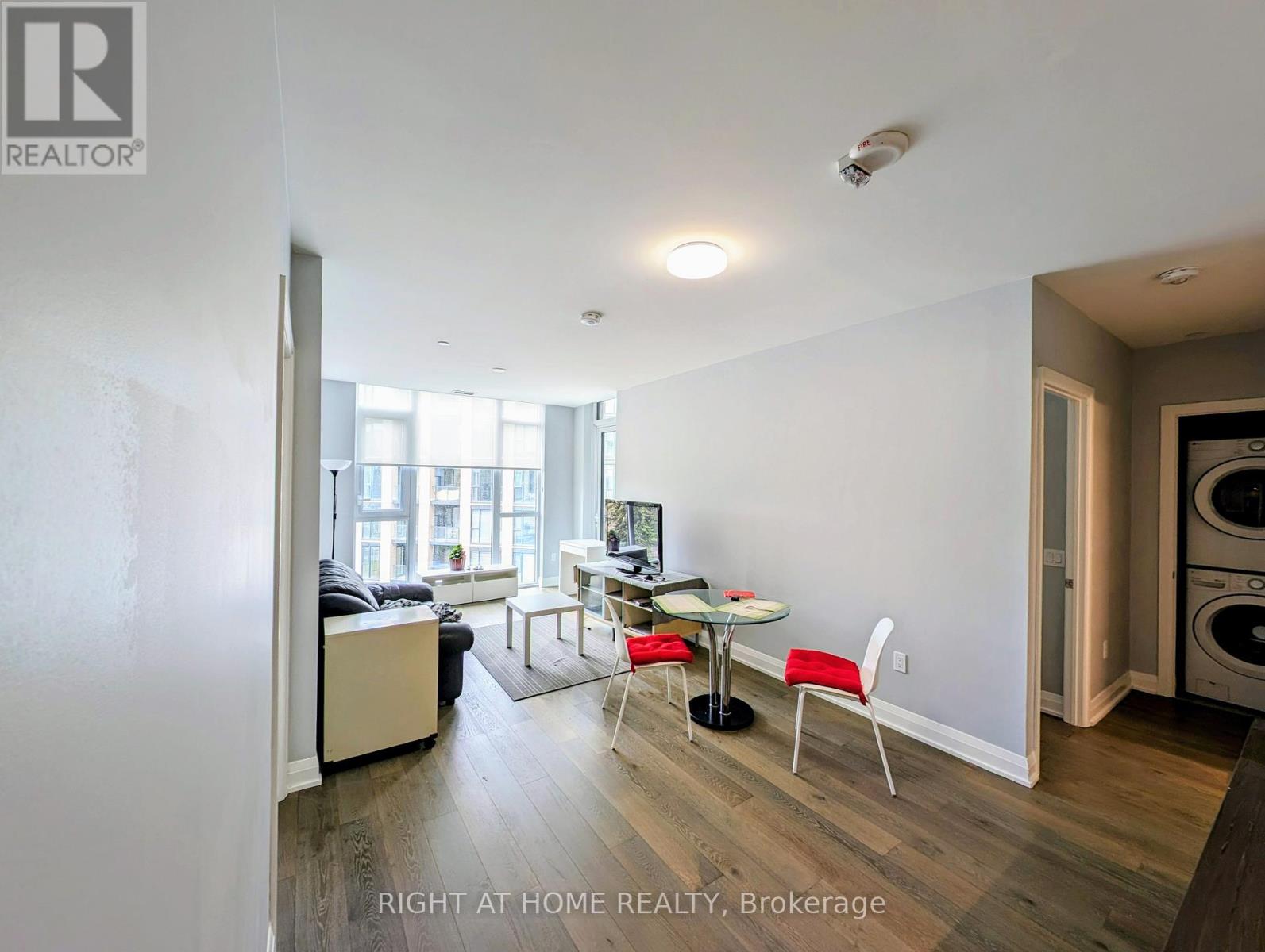 425 - 293 The Kingsway, Toronto, Ontario  M9A 0E8 - Photo 4 - W12838382