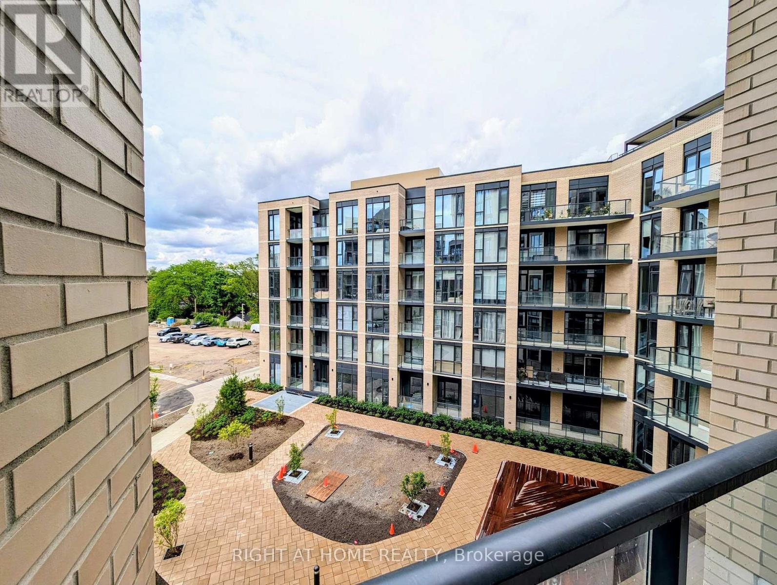 425 - 293 The Kingsway, Toronto, Ontario  M9A 0E8 - Photo 8 - W12838382