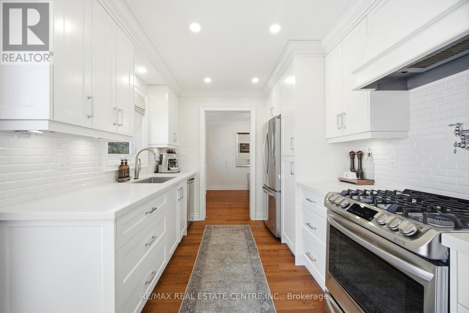 4253 Marblethorne Court, Mississauga, Ontario  L4W 2H9 - Photo 13 - W12838392