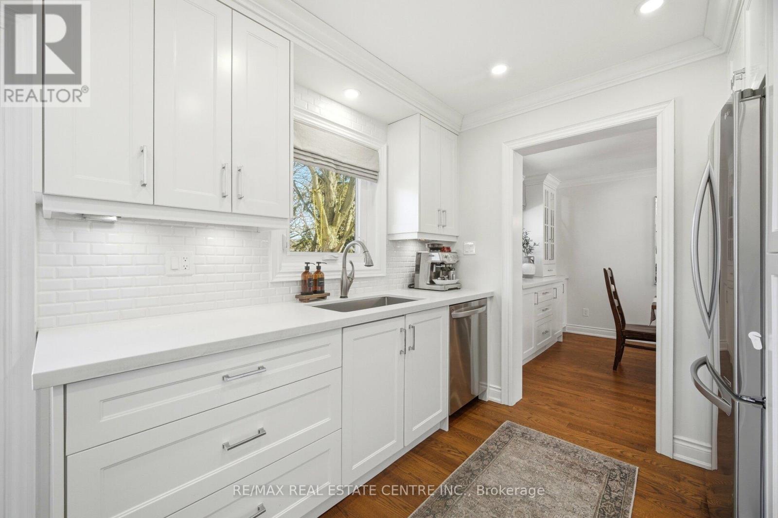 4253 Marblethorne Court, Mississauga, Ontario  L4W 2H9 - Photo 14 - W12838392