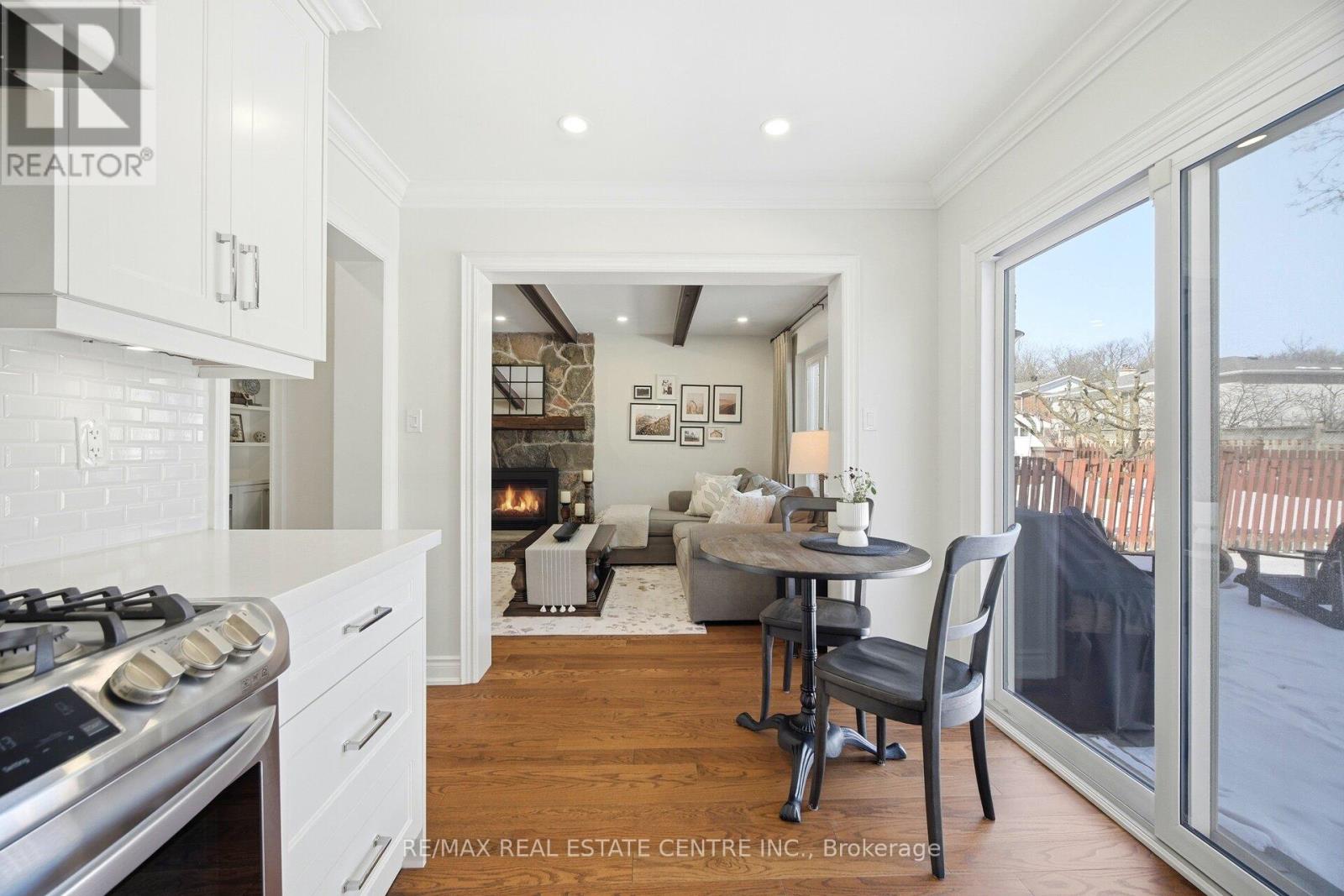 4253 Marblethorne Court, Mississauga, Ontario  L4W 2H9 - Photo 16 - W12838392