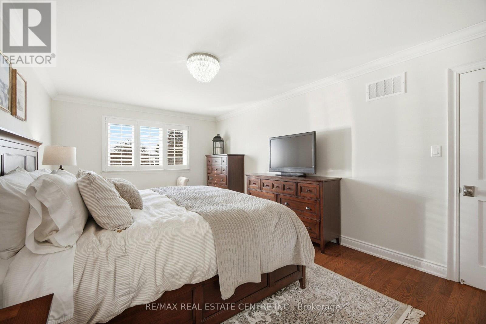 4253 Marblethorne Court, Mississauga, Ontario  L4W 2H9 - Photo 25 - W12838392