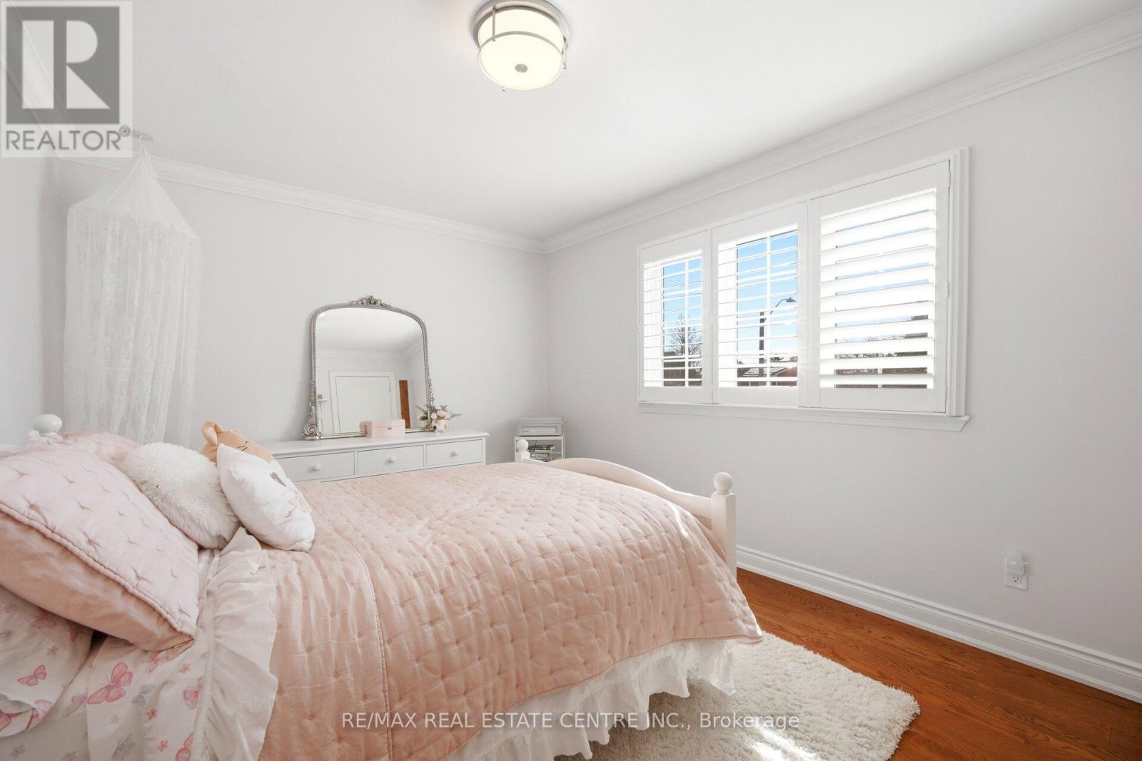 4253 Marblethorne Court, Mississauga, Ontario  L4W 2H9 - Photo 29 - W12838392