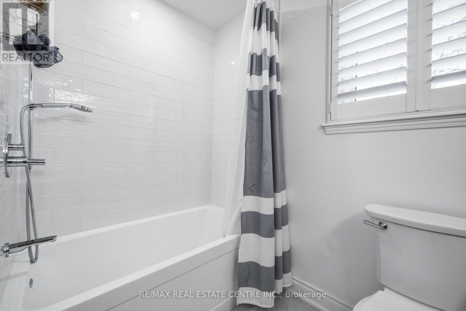 4253 Marblethorne Court, Mississauga, Ontario  L4W 2H9 - Photo 34 - W12838392