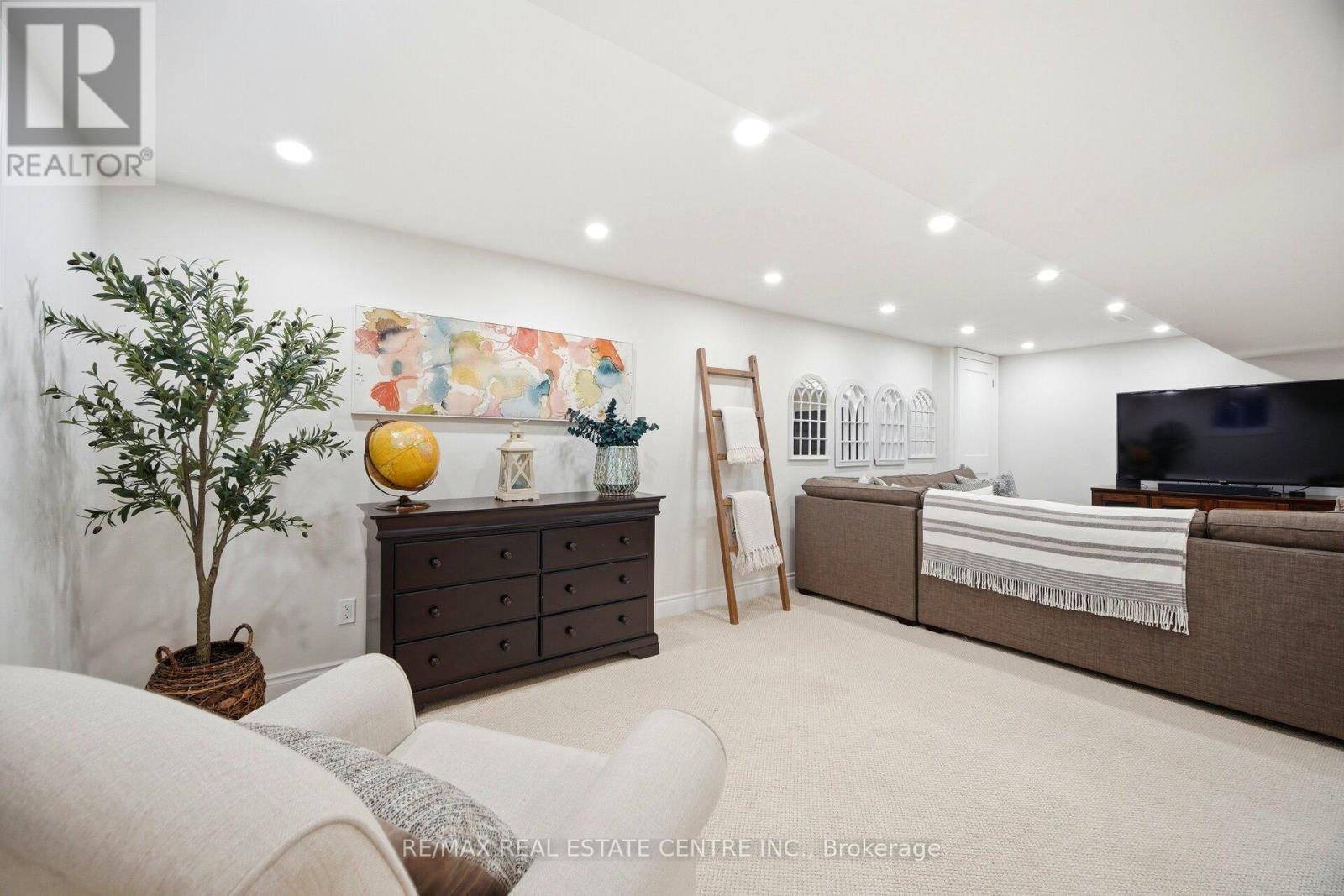 4253 Marblethorne Court, Mississauga, Ontario  L4W 2H9 - Photo 41 - W12838392