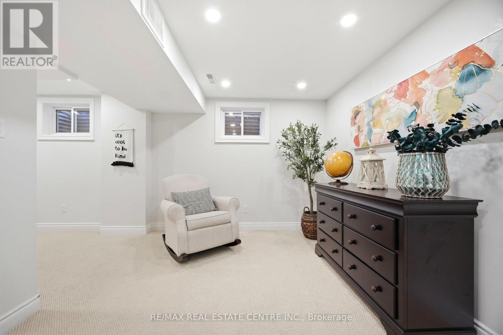 4253 Marblethorne Court, Mississauga, Ontario  L4W 2H9 - Photo 43 - W12838392