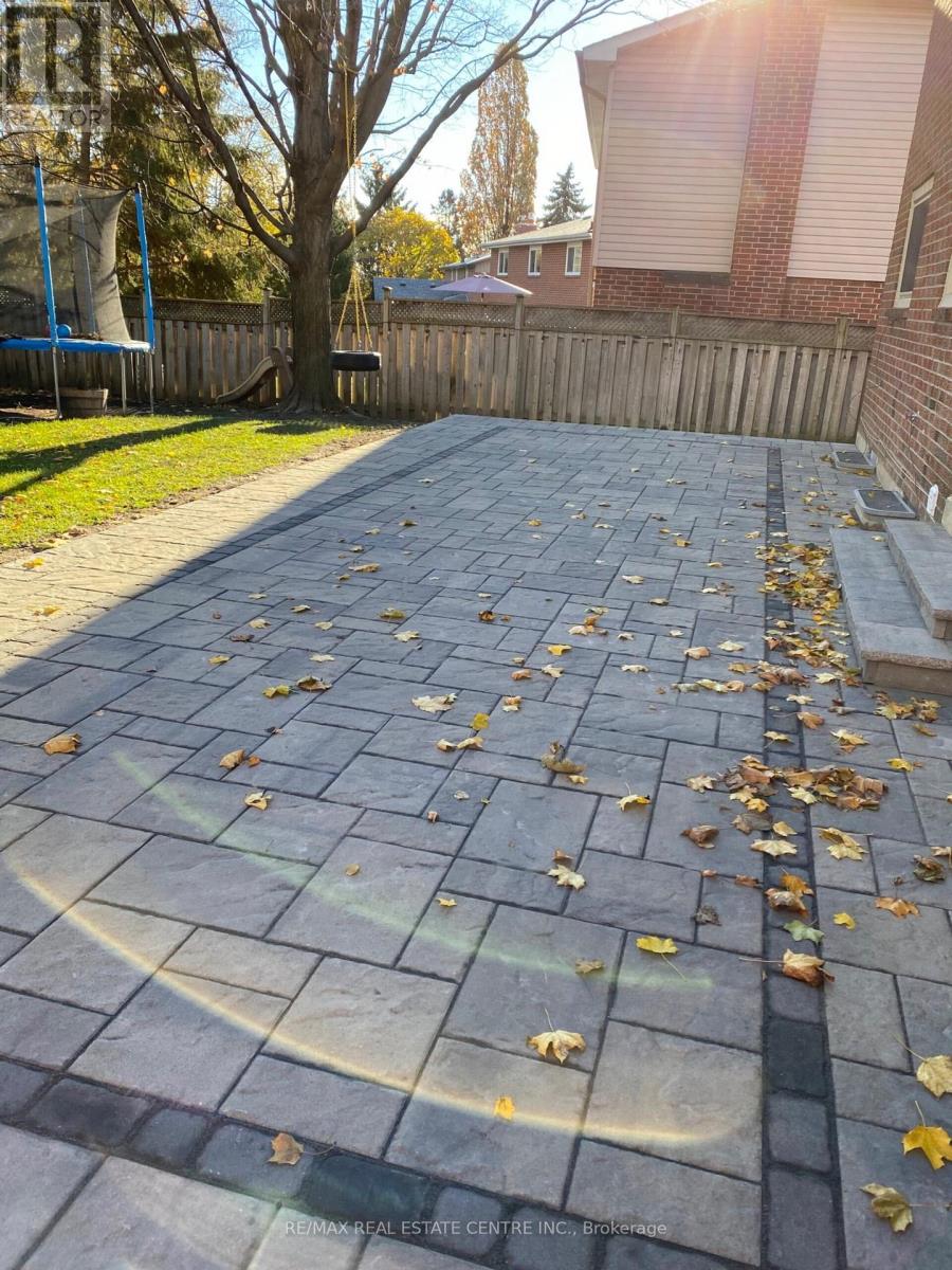 4253 Marblethorne Court, Mississauga, Ontario  L4W 2H9 - Photo 49 - W12838392