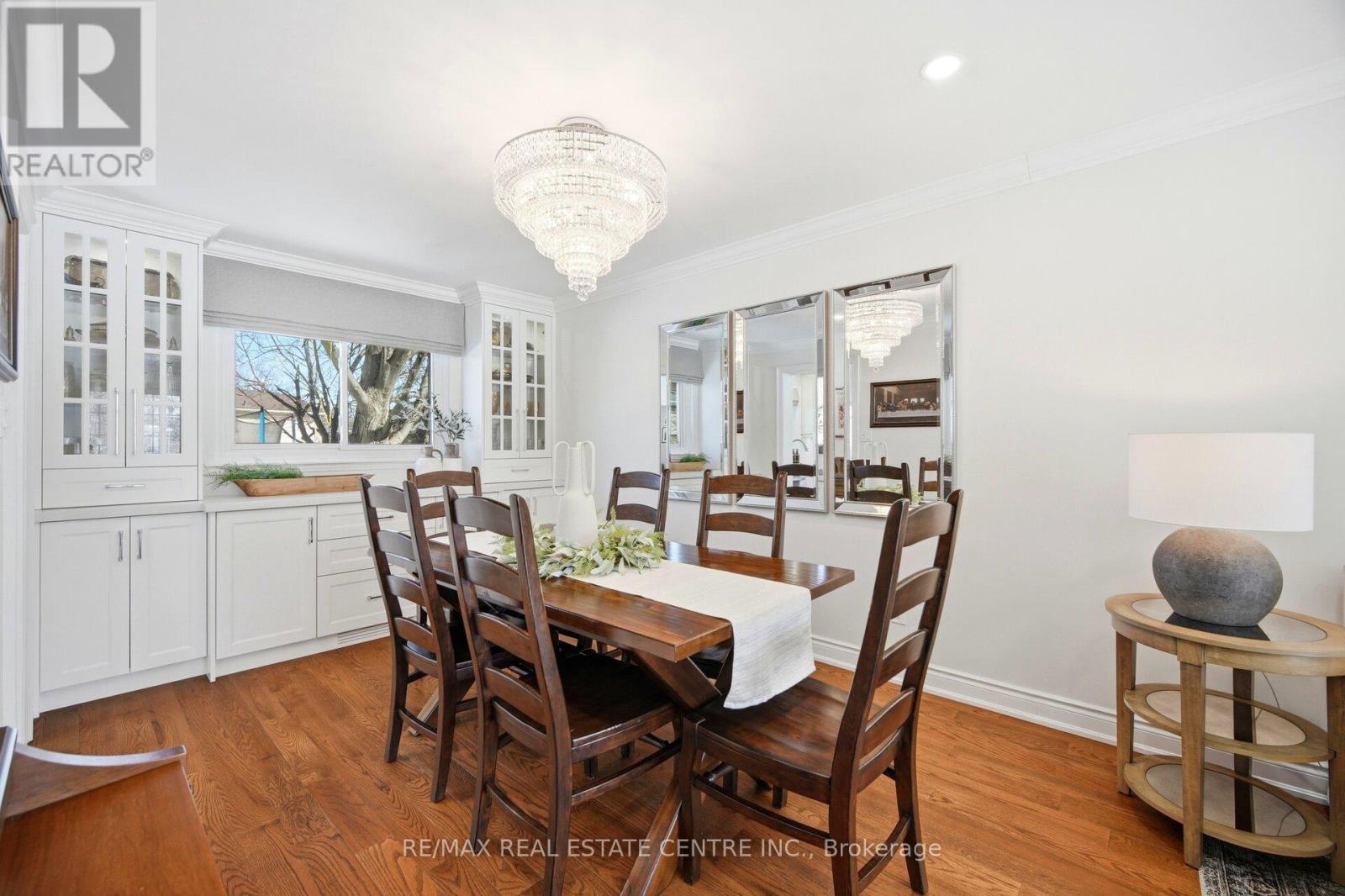 4253 Marblethorne Court, Mississauga, Ontario  L4W 2H9 - Photo 9 - W12838392