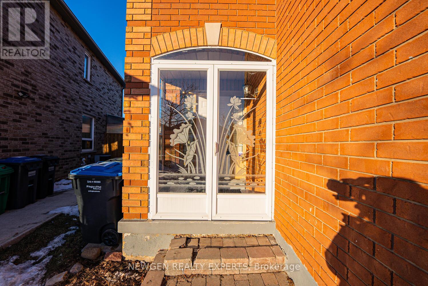 23 Whiteface Crescent, Brampton, Ontario  L6X 4W6 - Photo 6 - W12838424