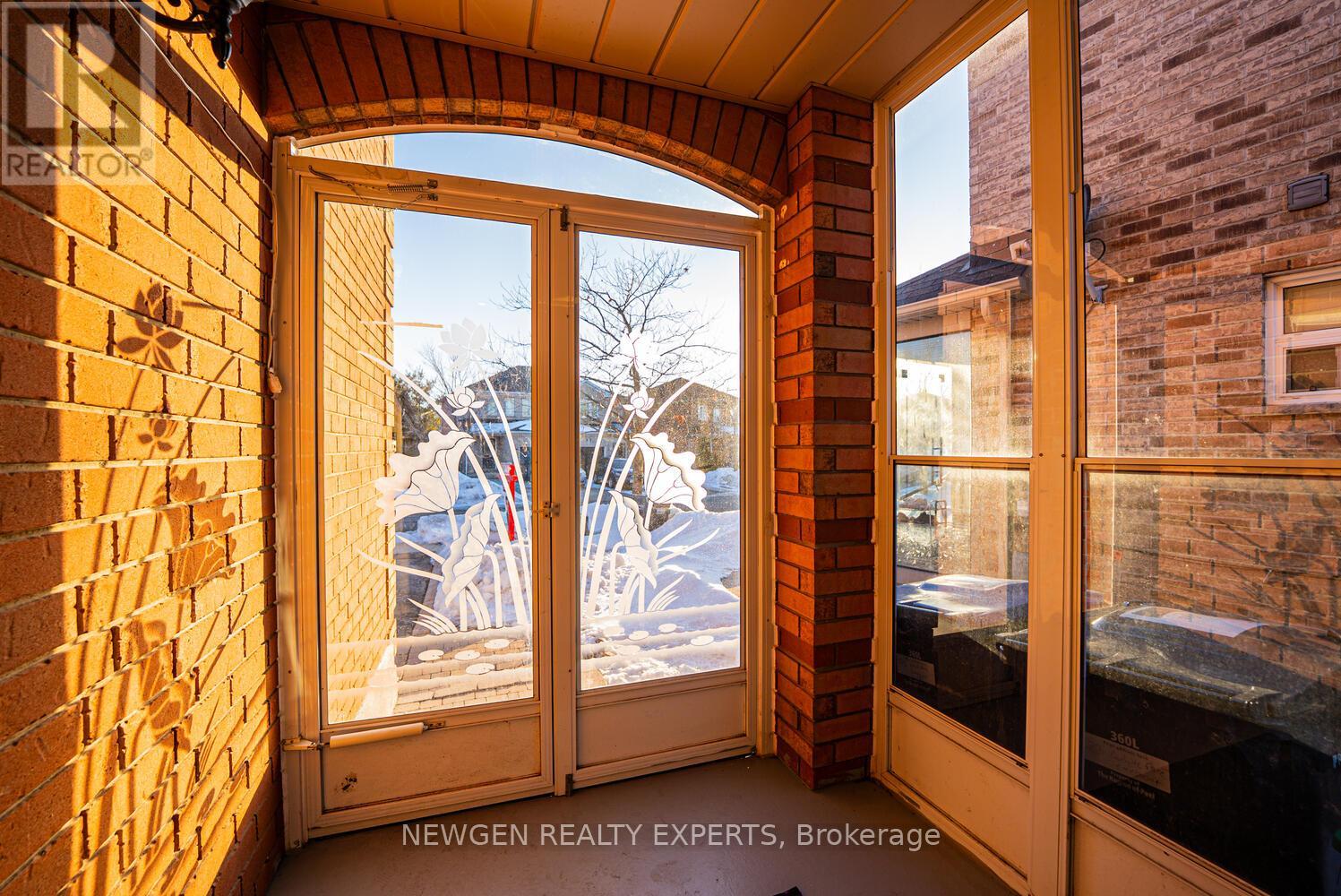 23 Whiteface Crescent, Brampton, Ontario  L6X 4W6 - Photo 8 - W12838424