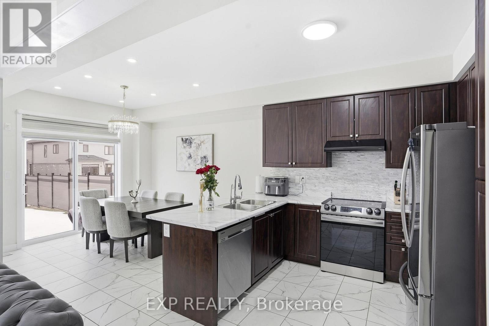 19 Hawick Crescent, Haldimand, Ontario  N3W 0G5 - Photo 13 - X12834406