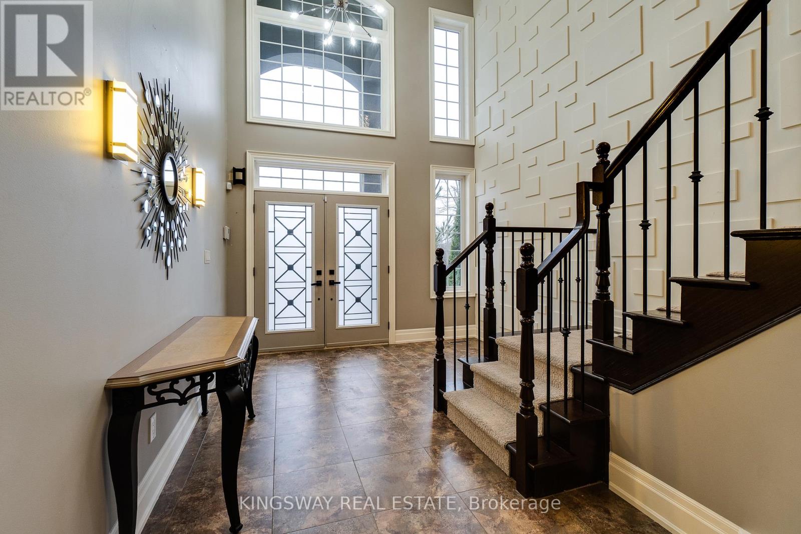 261 Fair Street, Hamilton, Ontario  L9K 0B9 - Photo 5 - X12838156