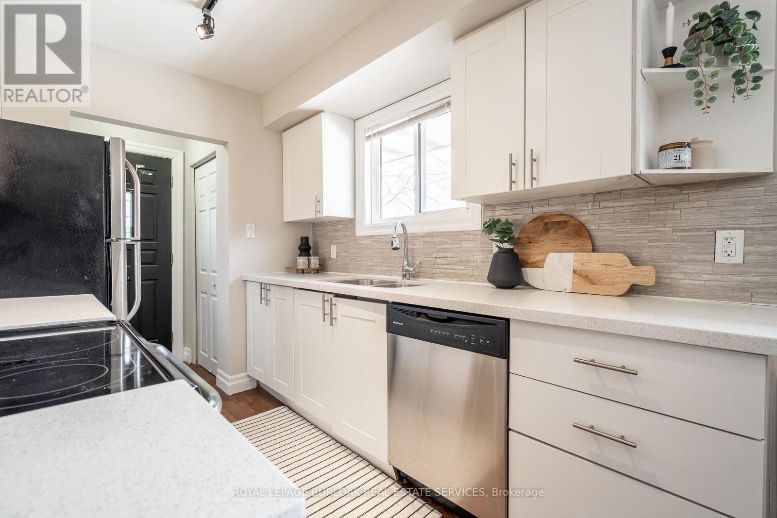 Upper - 34 Briarwood Crescent, Hamilton, Ontario  L9C 4B9 - Photo 12 - X12838296