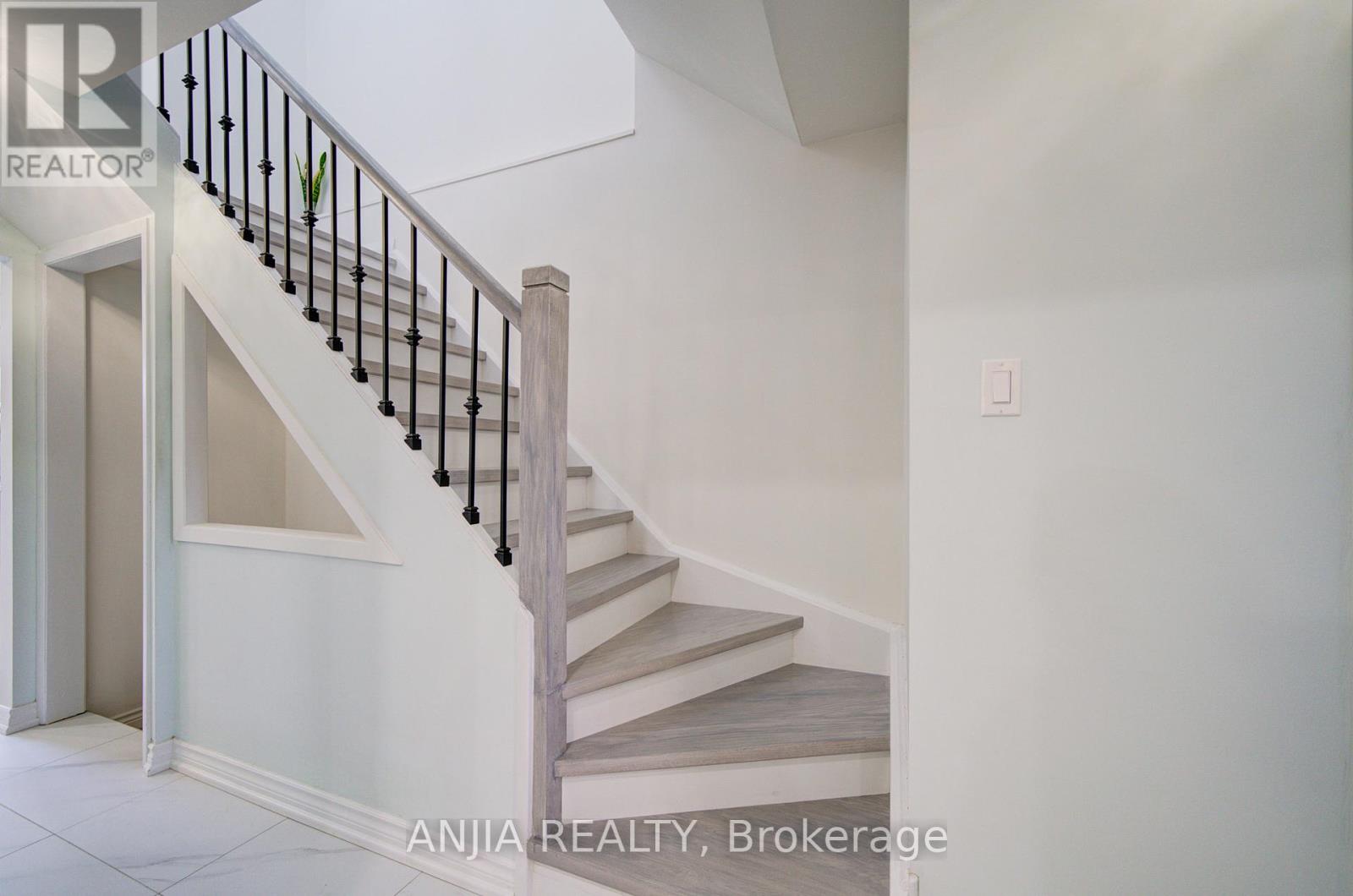 83 Mcclintock Crescent, Vaughan, Ontario  L4J 2S8 - Photo 12 - N12833362