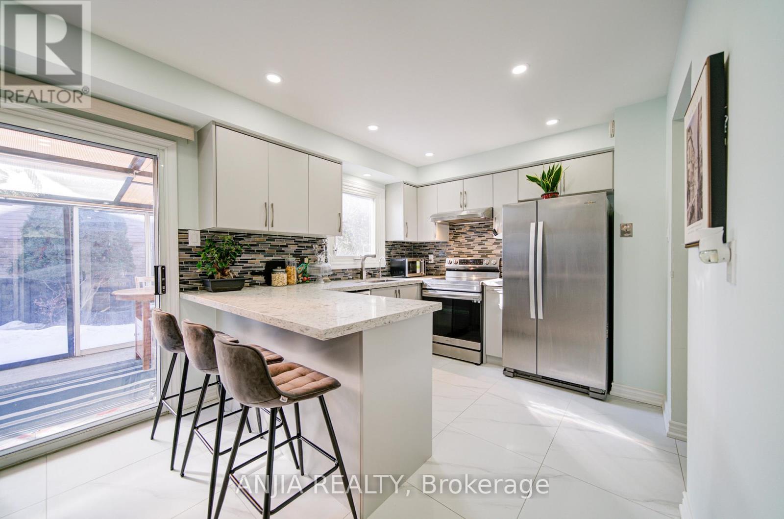 83 Mcclintock Crescent, Vaughan, Ontario  L4J 2S8 - Photo 14 - N12833362