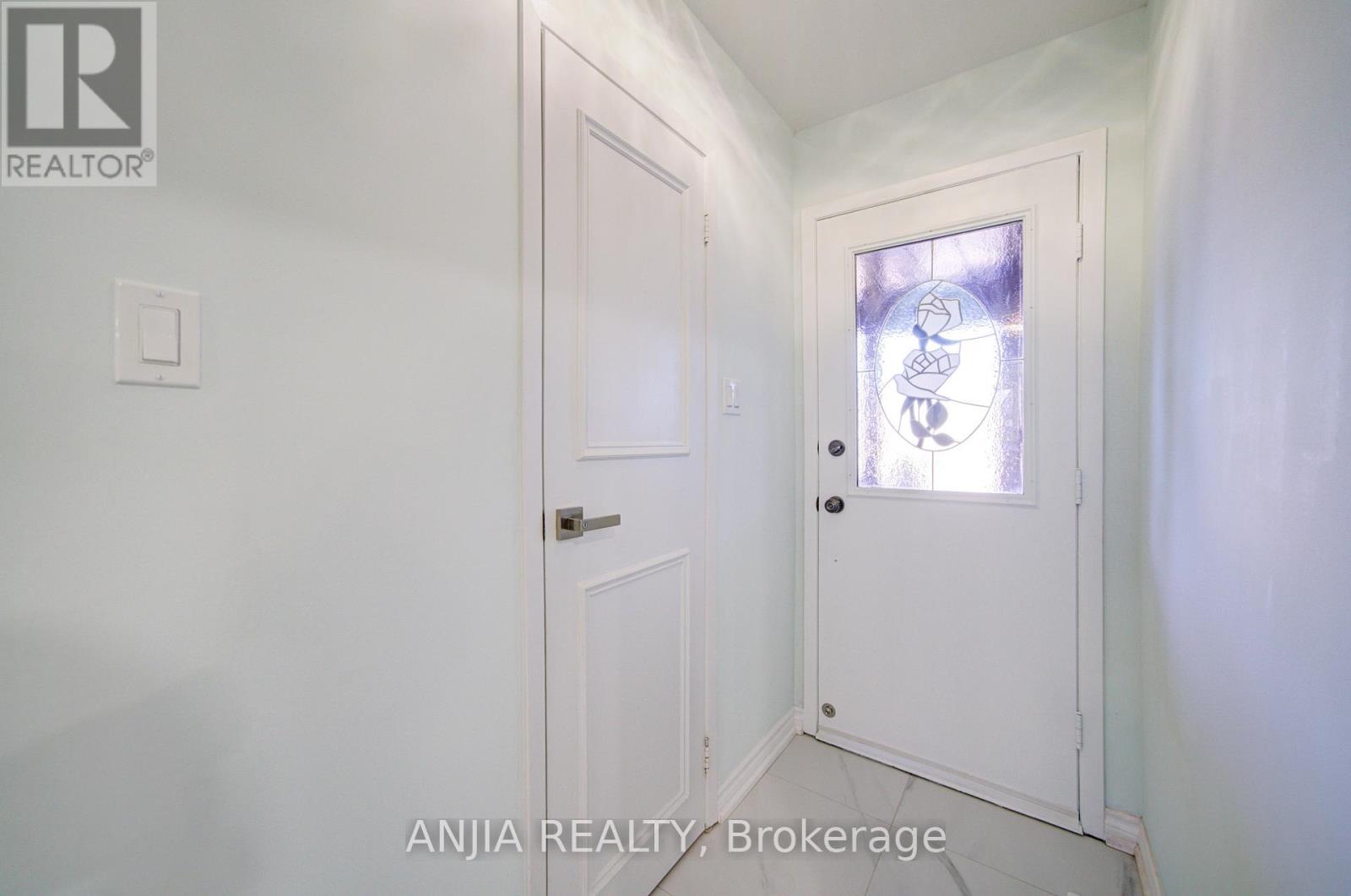 83 Mcclintock Crescent, Vaughan, Ontario  L4J 2S8 - Photo 10 - N12833362