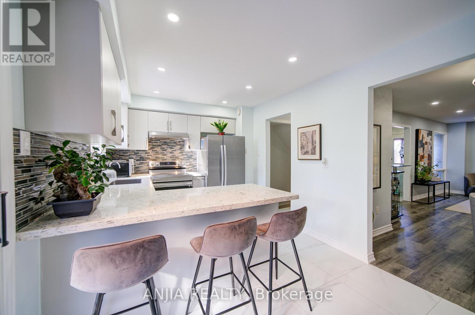 83 Mcclintock Crescent, Vaughan, Ontario  L4J 2S8 - Photo 17 - N12833362