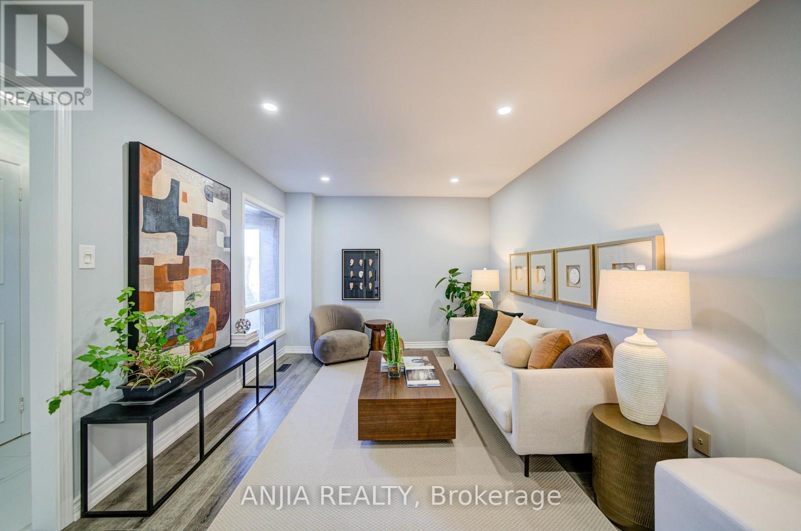 83 Mcclintock Crescent, Vaughan, Ontario  L4J 2S8 - Photo 4 - N12833362