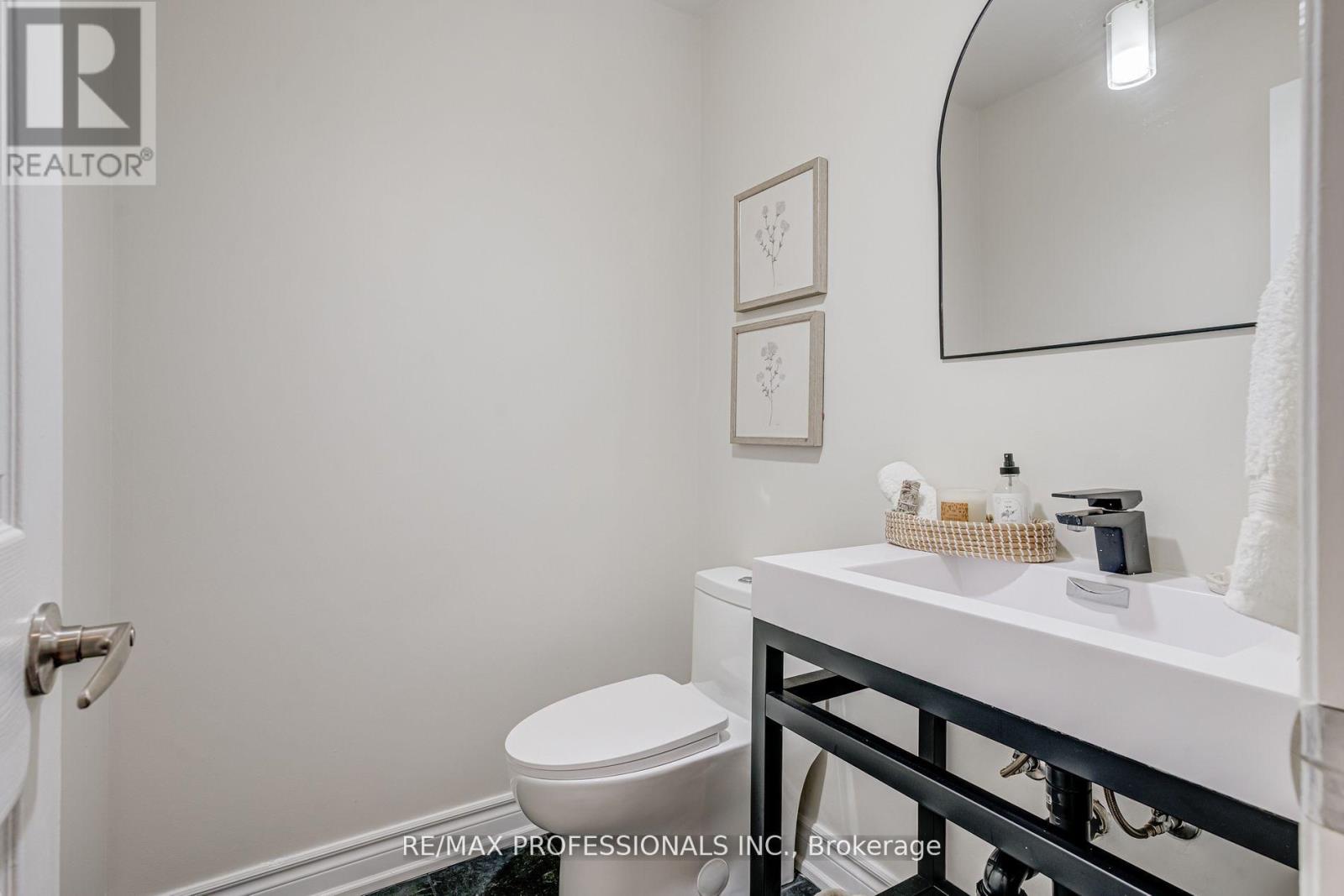 105 Harbourview Crescent, Toronto, Ontario  M8V 4A9 - Photo 16 - W12838380