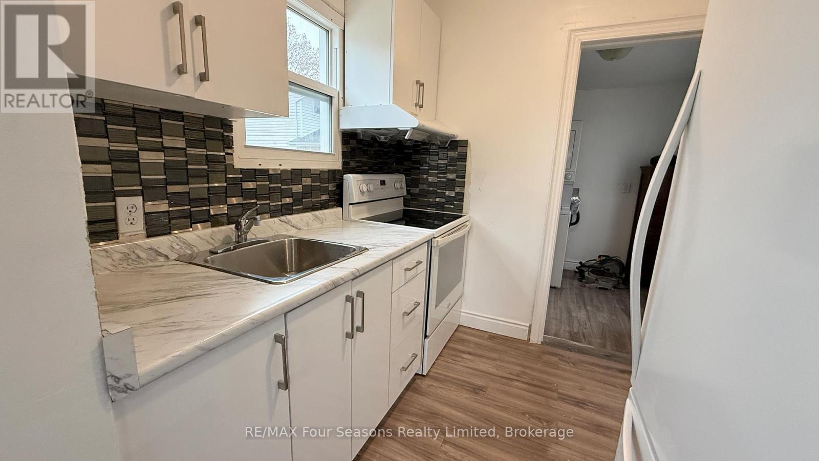 557 Catherine Street, Saugeen Shores, Ontario  N0H 2C0 - Photo 9 - X12838564