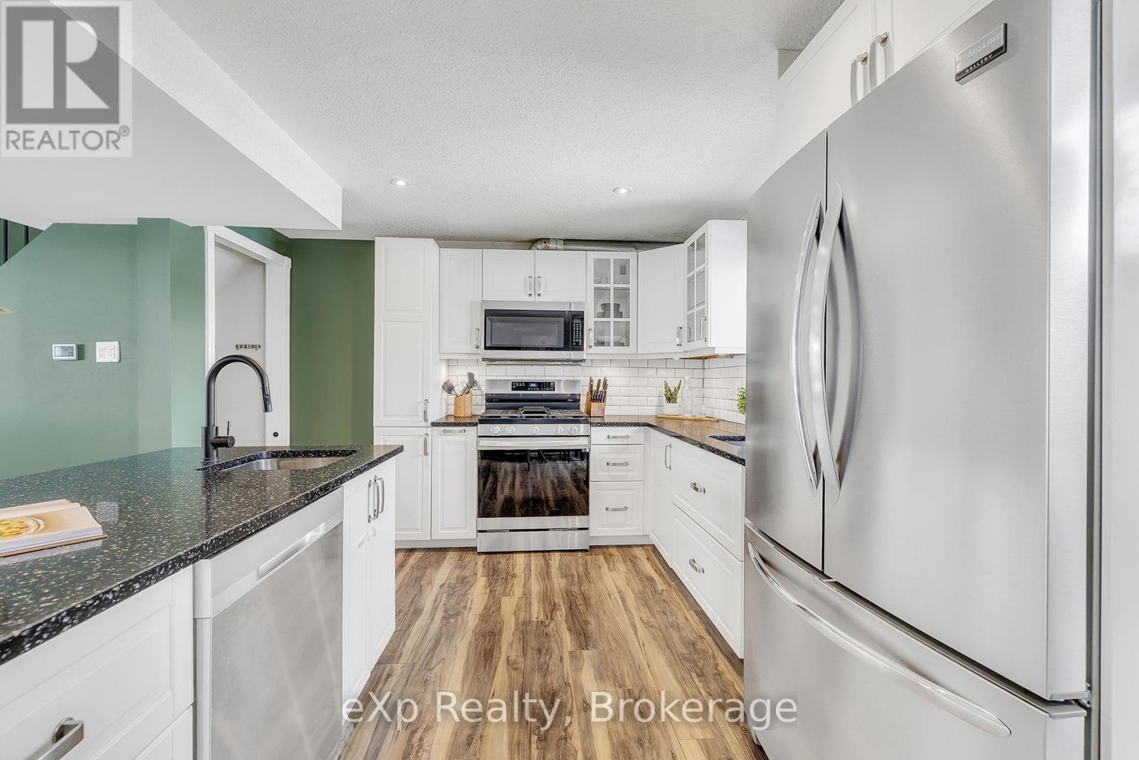 208 Linden Drive, Cambridge, Ontario  N3H 4Y2 - Photo 10 - X12838588