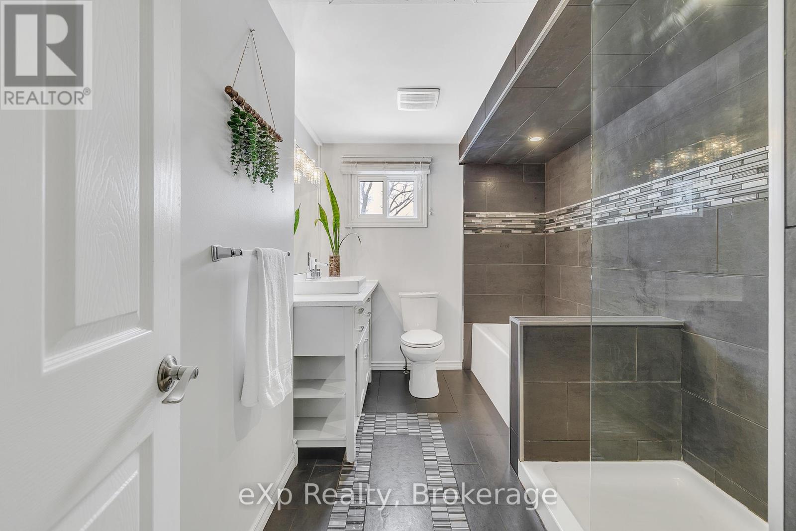 208 Linden Drive, Cambridge, Ontario  N3H 4Y2 - Photo 20 - X12838588