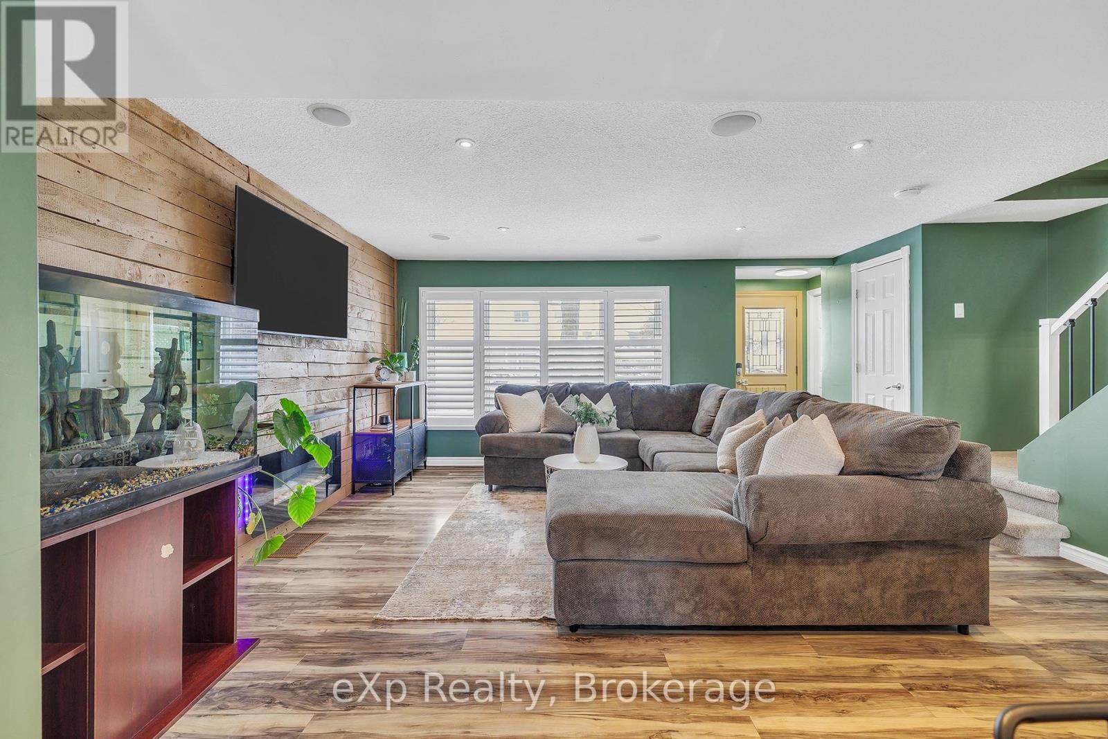 208 Linden Drive, Cambridge, Ontario  N3H 4Y2 - Photo 4 - X12838588