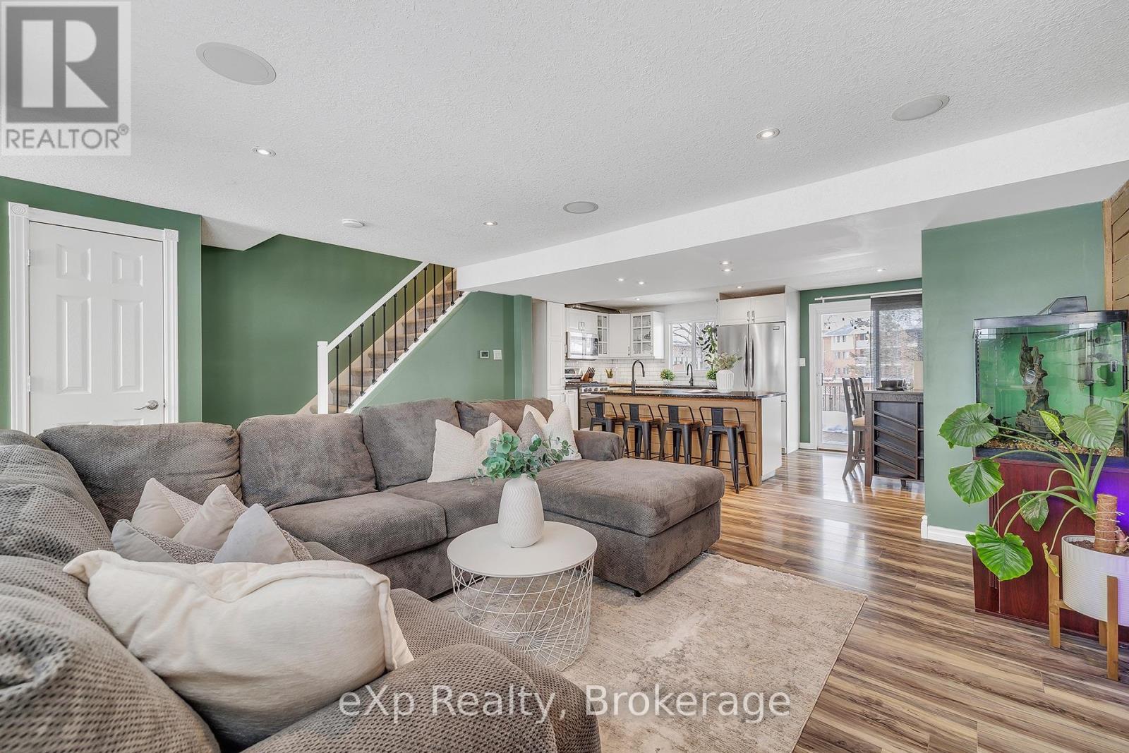 208 Linden Drive, Cambridge, Ontario  N3H 4Y2 - Photo 5 - X12838588