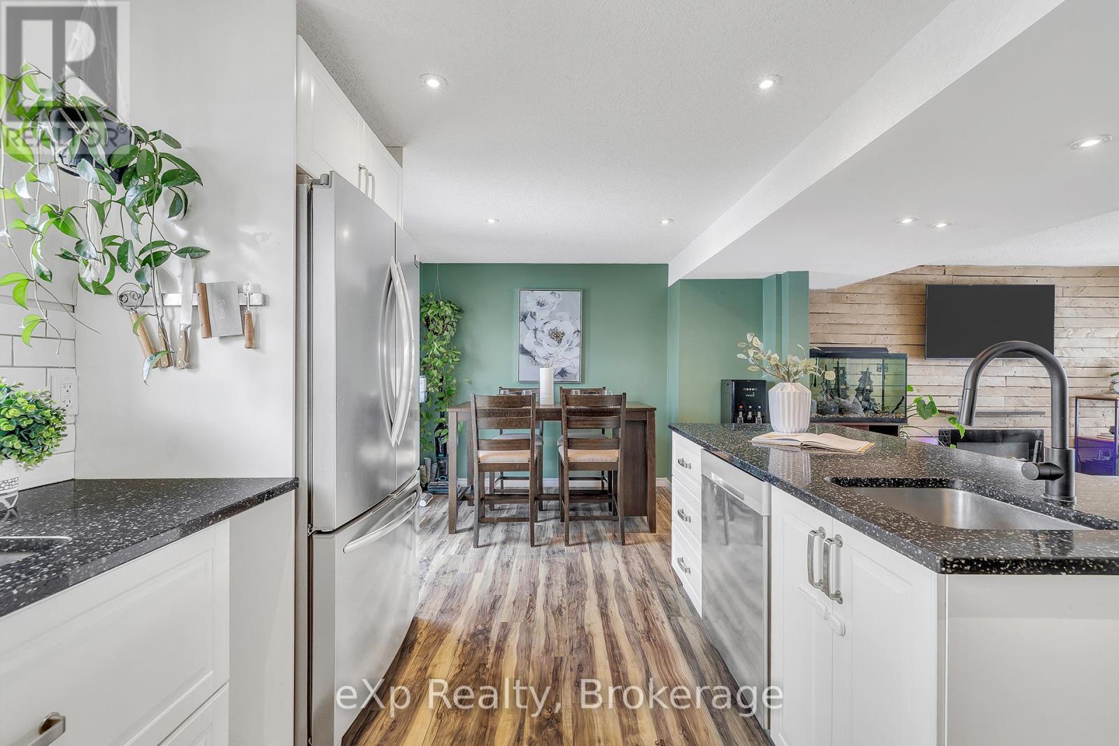 208 Linden Drive, Cambridge, Ontario  N3H 4Y2 - Photo 9 - X12838588