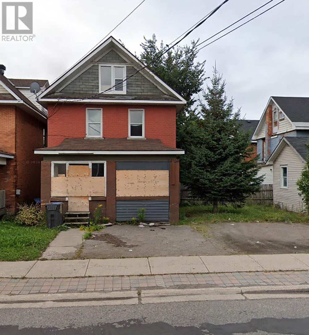 215 Albert St E, Sault Ste. Marie, Ontario  P6A 2J5 - Photo 1 - SM260397