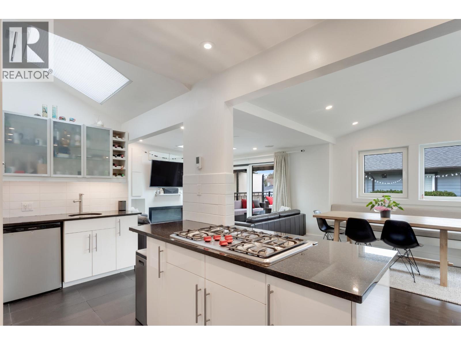 4219 Graveley Street, Burnaby, British Columbia  V5C 3T7 - Photo 5 - R3094709