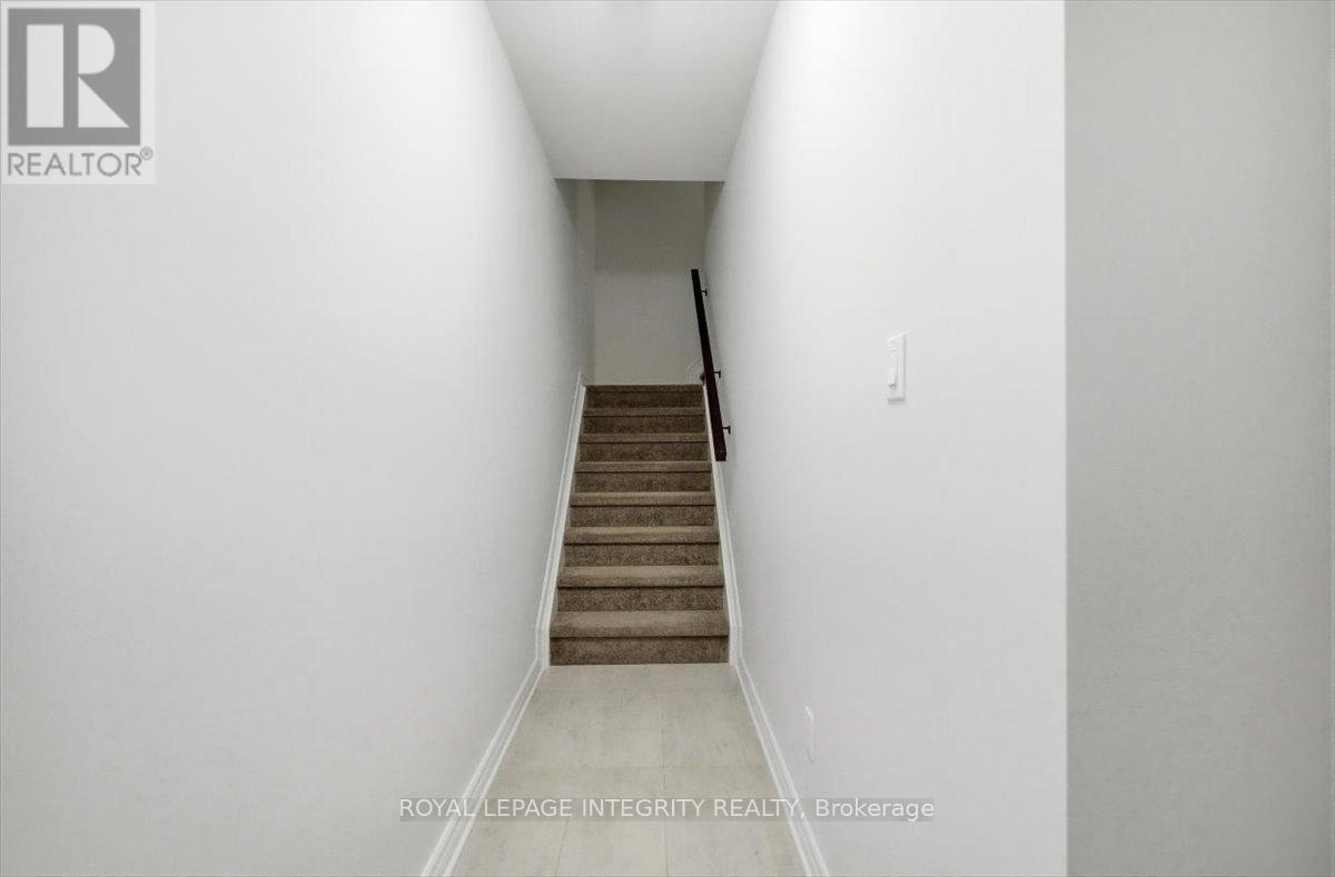 359 Axis Way, Ottawa, Ontario  K1W 0L7 - Photo 3 - X12838582