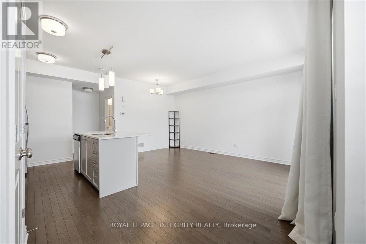 41 Carabiner Private, Ottawa, Ontario  K1W 0L7 - Photo 4 - X12838586