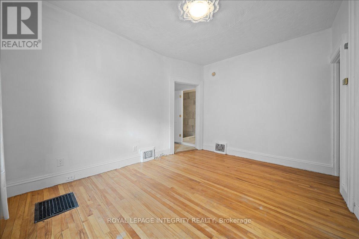 1 - 247 Flora Street, Ottawa, Ontario  K1R 5R8 - Photo 9 - X12838620