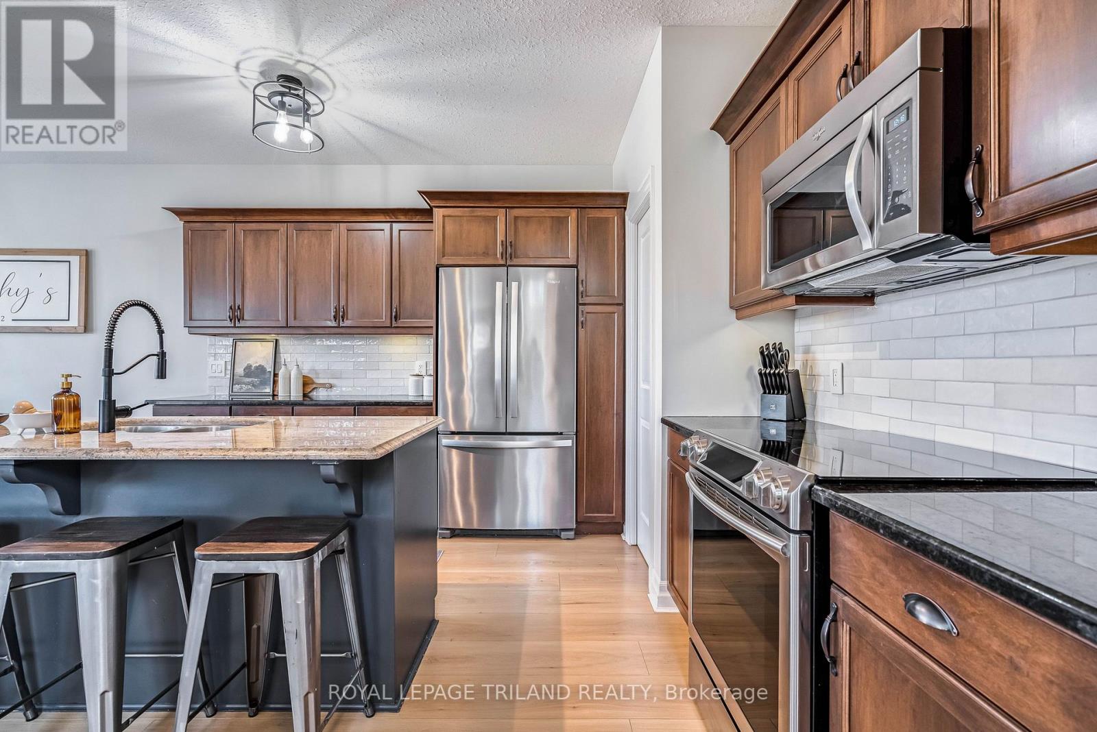 706 Bennett Crescent, Strathroy-Caradoc, Ontario  N0L 1W0 - Photo 10 - X12838618