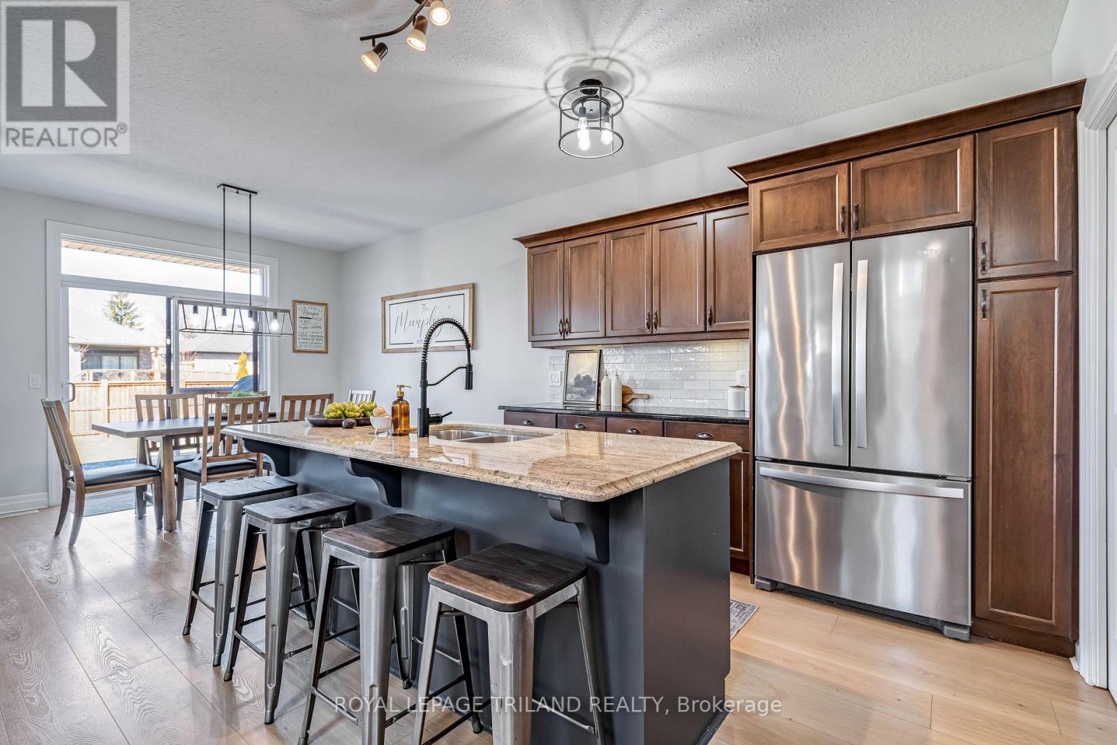 706 Bennett Crescent, Strathroy-Caradoc, Ontario  N0L 1W0 - Photo 11 - X12838618