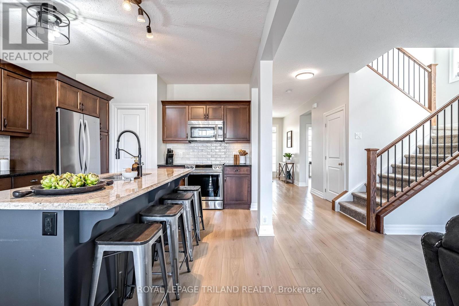 706 Bennett Crescent, Strathroy-Caradoc, Ontario  N0L 1W0 - Photo 13 - X12838618