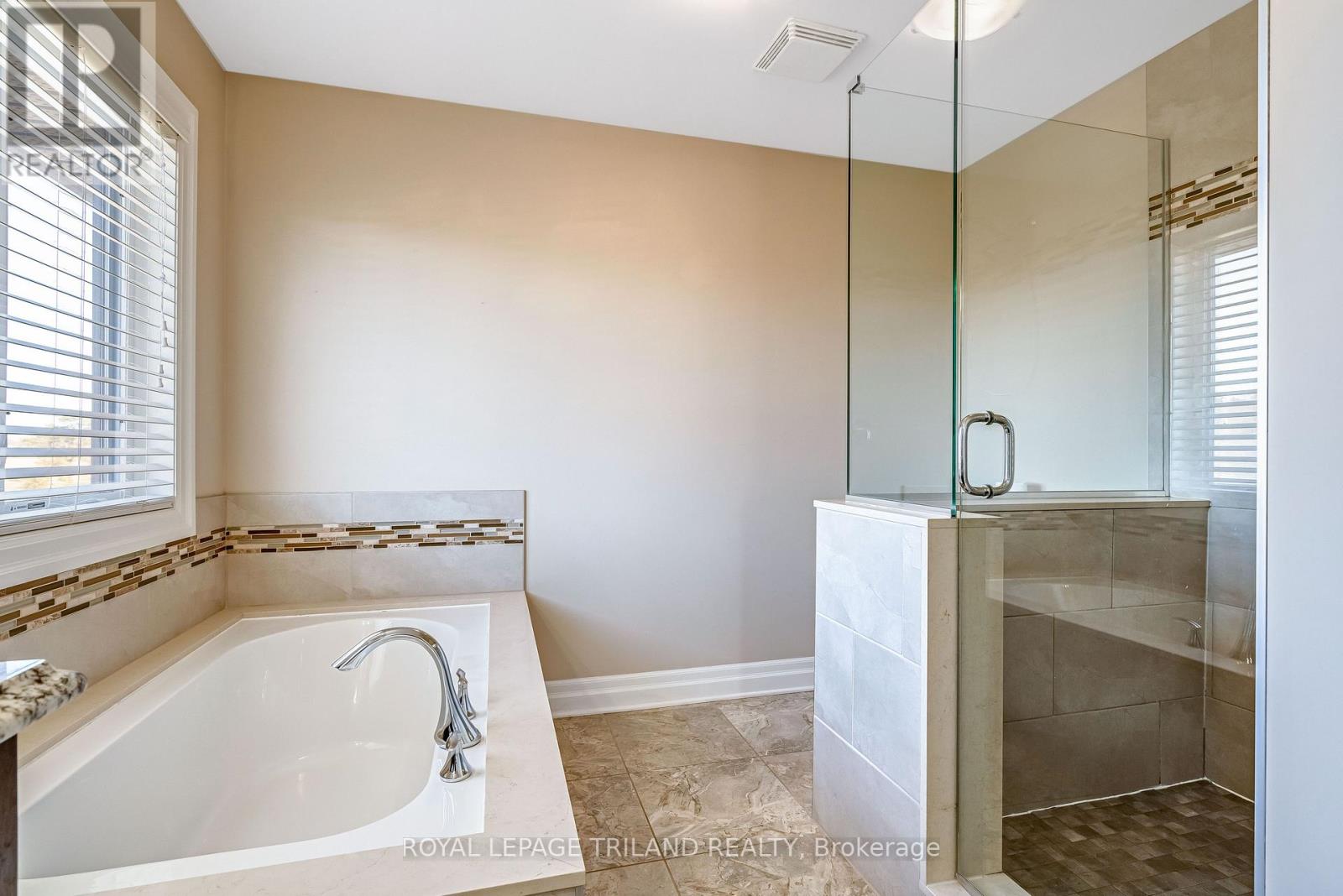 706 Bennett Crescent, Strathroy-Caradoc, Ontario  N0L 1W0 - Photo 26 - X12838618