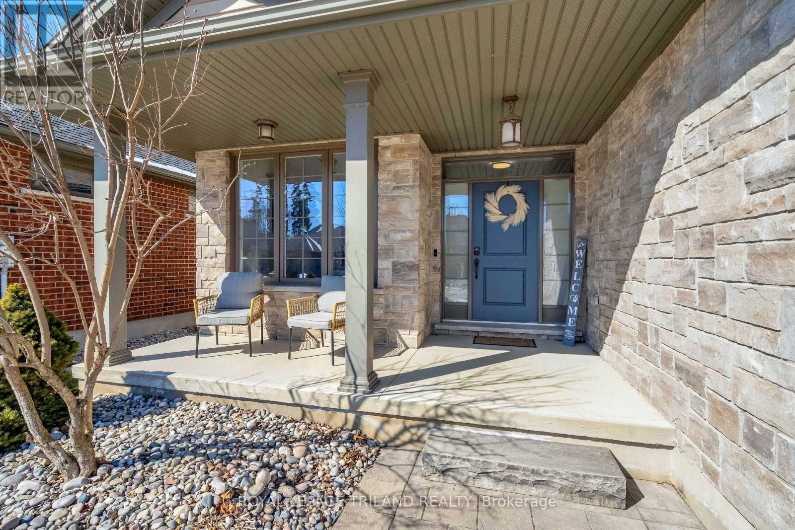 706 Bennett Crescent, Strathroy-Caradoc, Ontario  N0L 1W0 - Photo 3 - X12838618