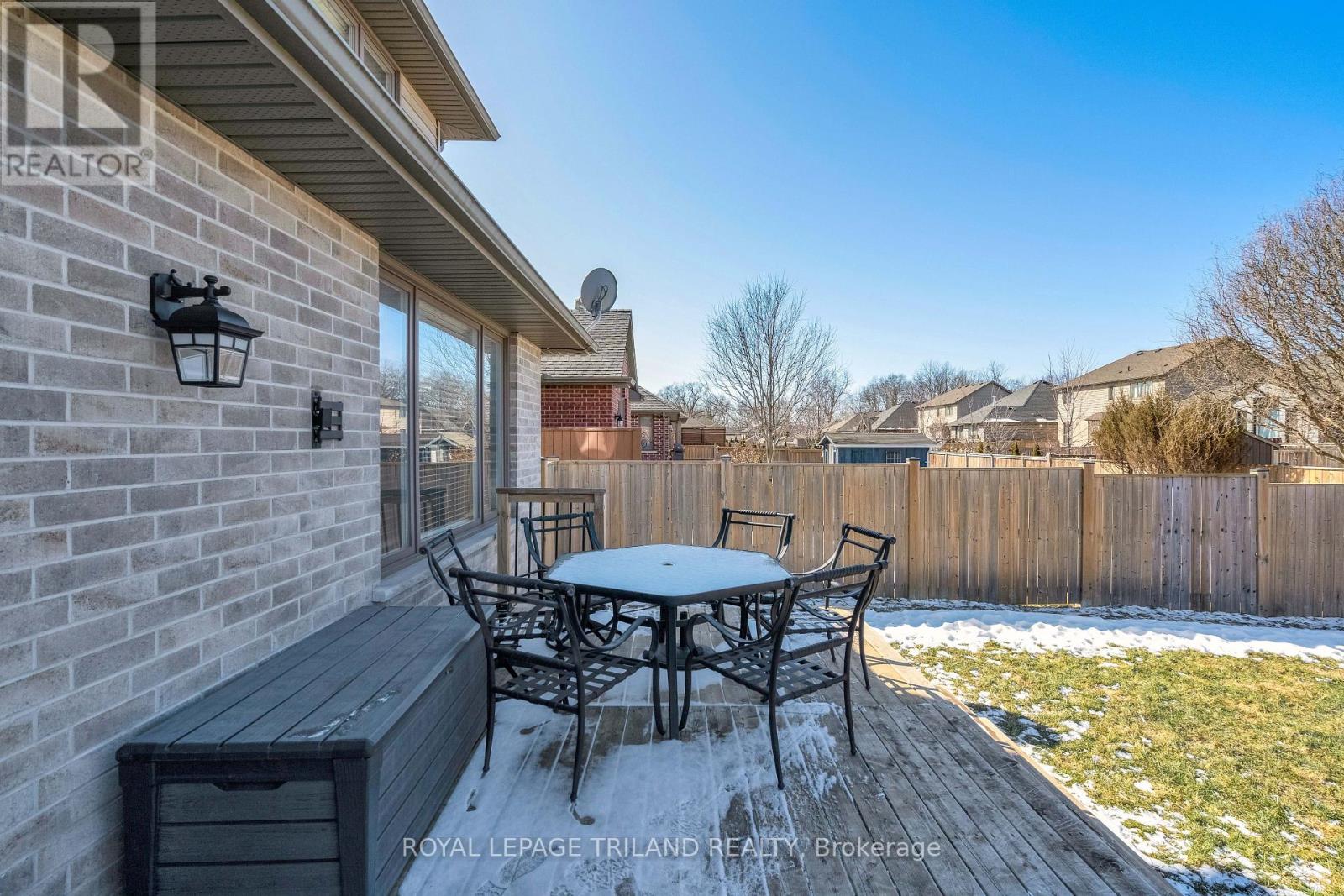 706 Bennett Crescent, Strathroy-Caradoc, Ontario  N0L 1W0 - Photo 47 - X12838618