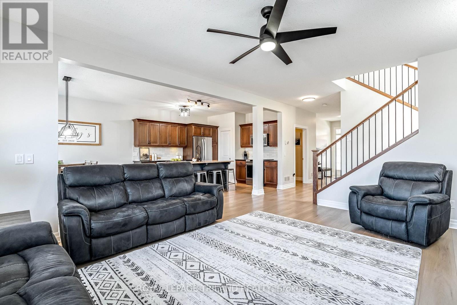 706 Bennett Crescent, Strathroy-Caradoc, Ontario  N0L 1W0 - Photo 8 - X12838618