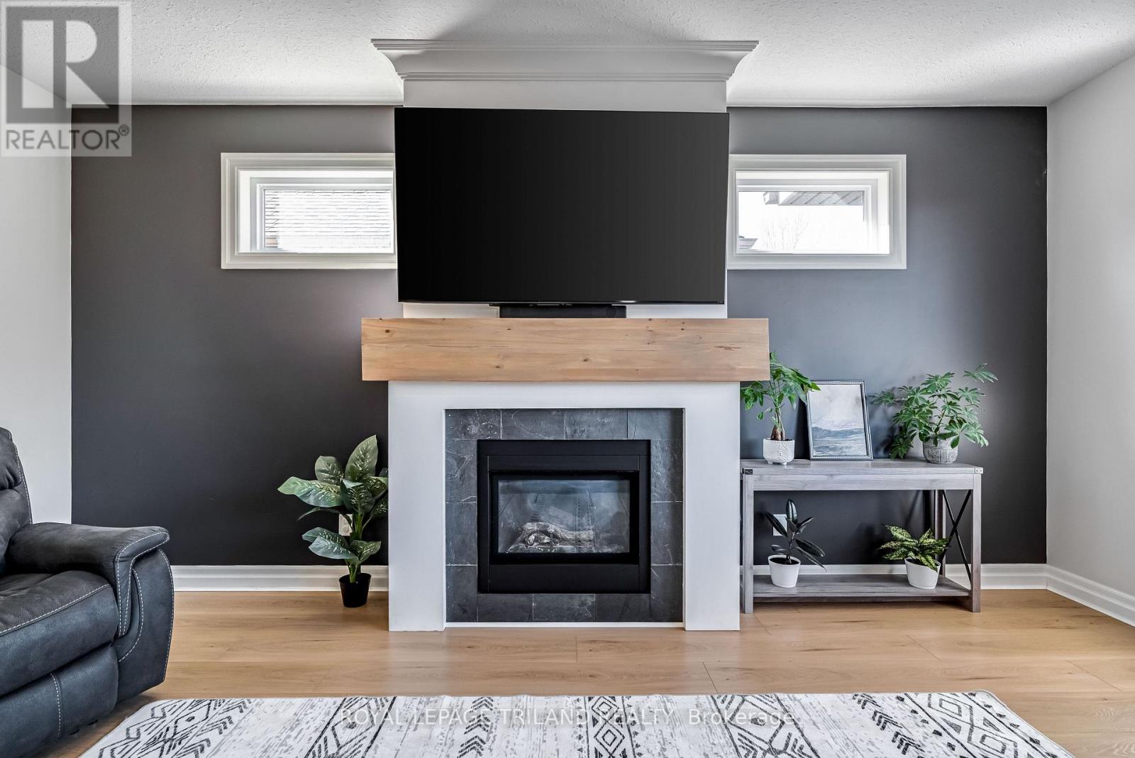 706 Bennett Crescent, Strathroy-Caradoc, Ontario  N0L 1W0 - Photo 9 - X12838618