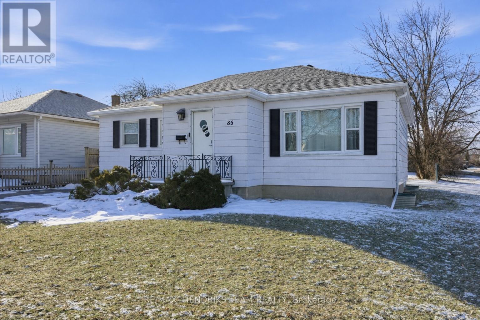 85 Albert Street W, Thorold, Ontario  L2V 2H1 - Photo 2 - X12743350