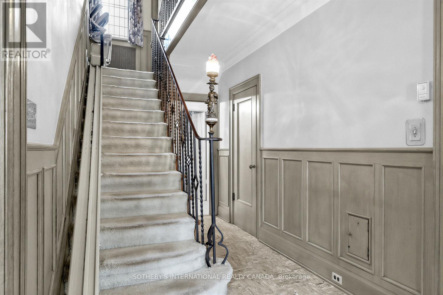 10 Gardiner Road, Toronto, Ontario  M5P 3B3 - Photo 3 - C12827556