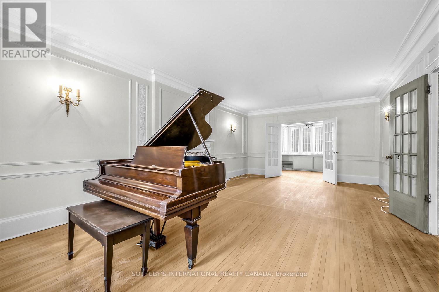 10 Gardiner Road, Toronto, Ontario  M5P 3B3 - Photo 6 - C12827556