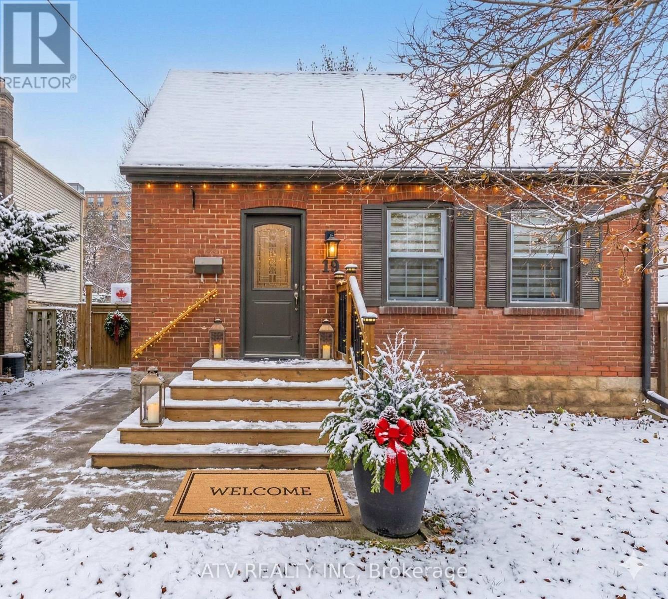 19 ALBANI STREET, Toronto, Ontario